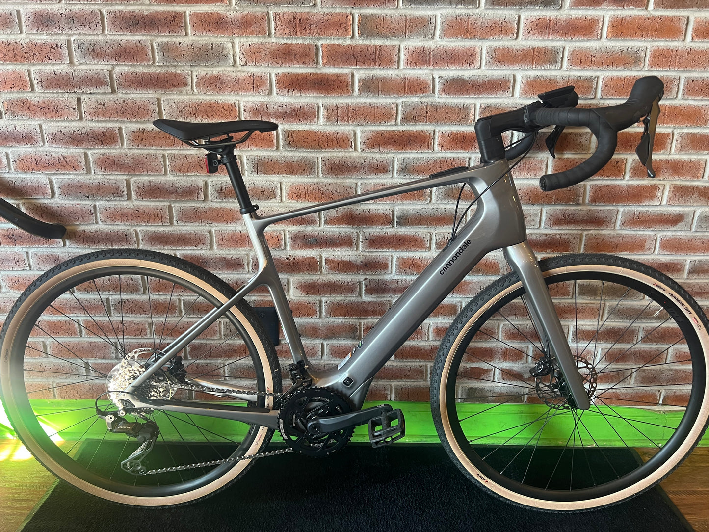 2025 Cannondale 700 U Synapse Neo AllRoad 2 eBike